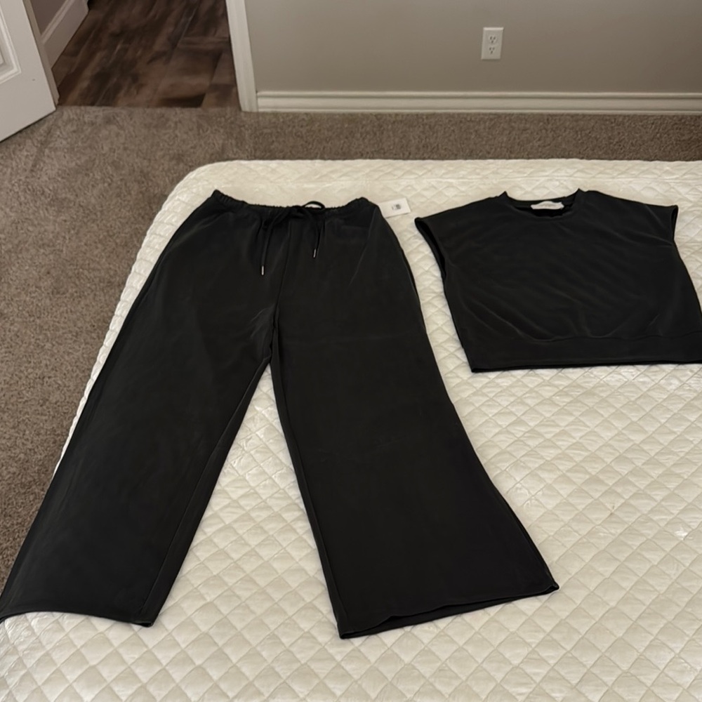 NWT Luminary travel/leisure set, with buttery, soft material in charcoal.